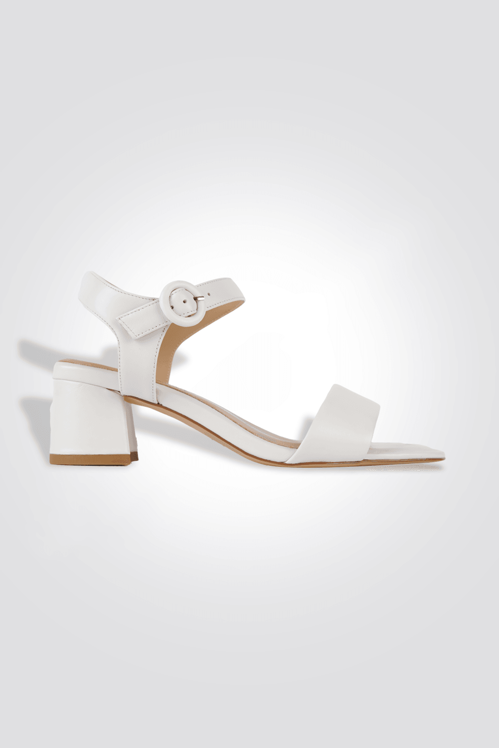 סנדל עור עקב נמוך בצבע לבן - MASHBIR//365