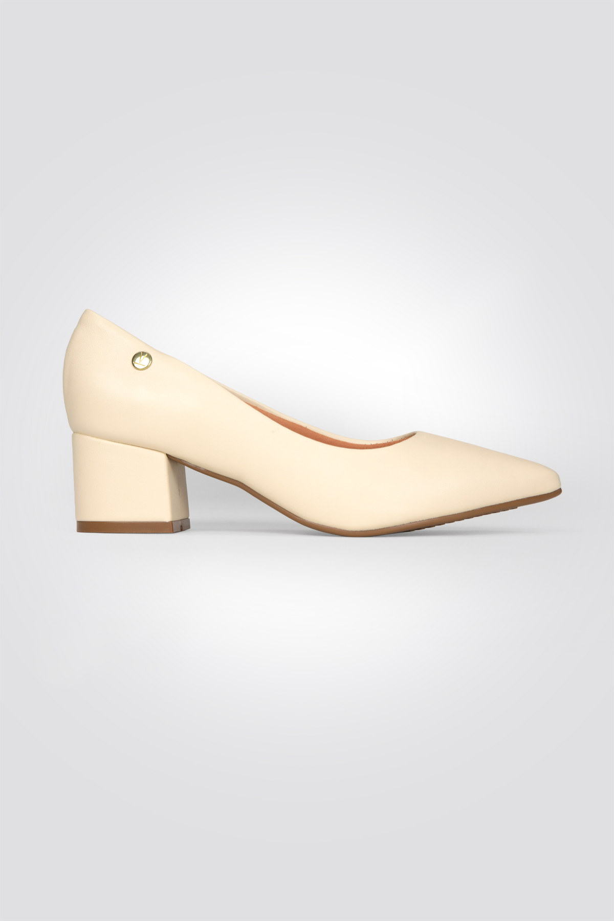 נעלי עקב סירה לנשים בצבע קרם 