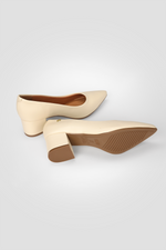 נעלי עקב סירה לנשים בצבע קרם 