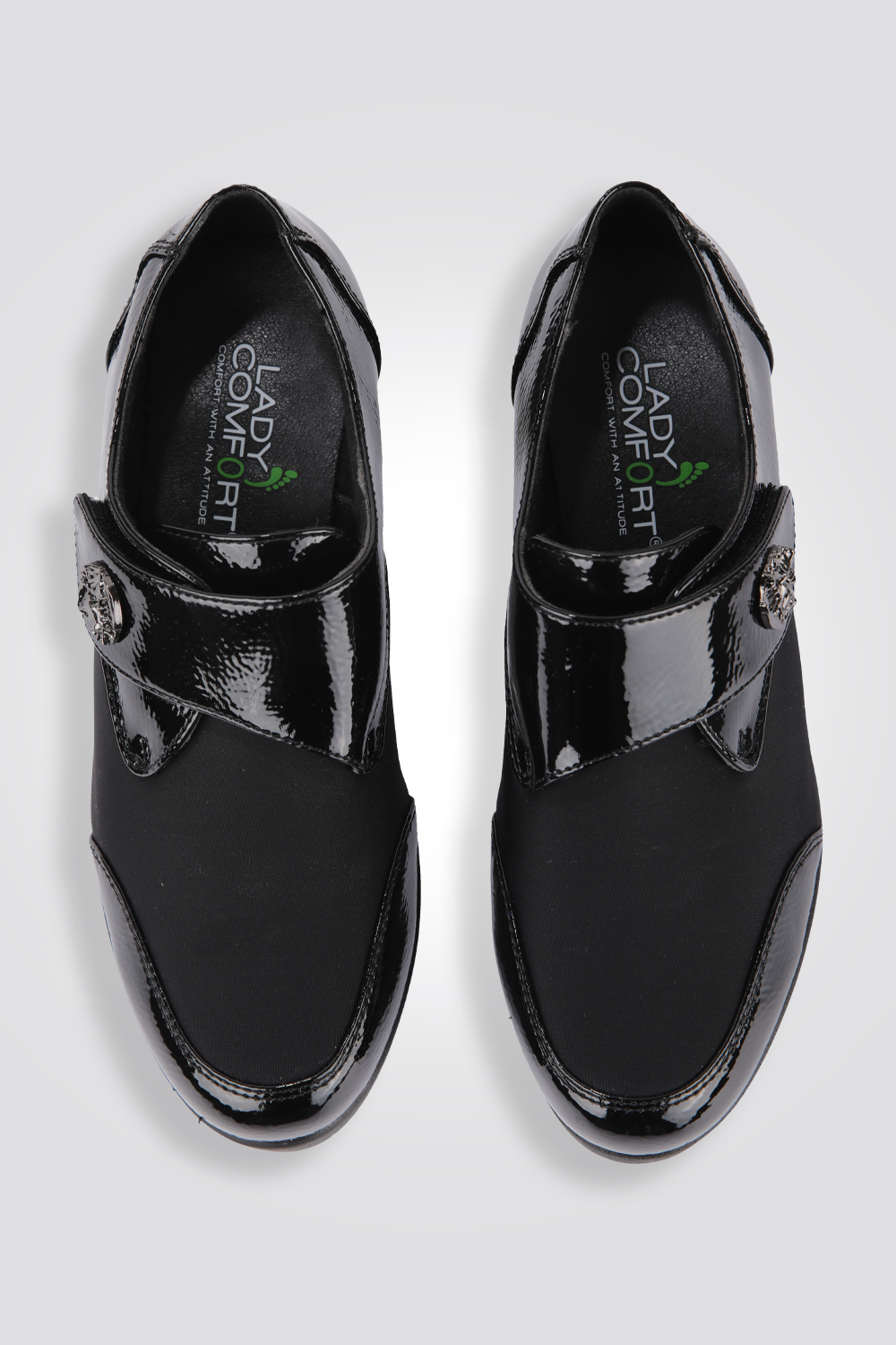 נעל נפלק עם סקוטצ אבזם דמוי עור בצבע שחור