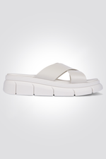 כפכפים מבית המותג LADY COMFORT, בעלות מדרס פנימי שעוטף את הרגל ומספק נוחות מירבית.