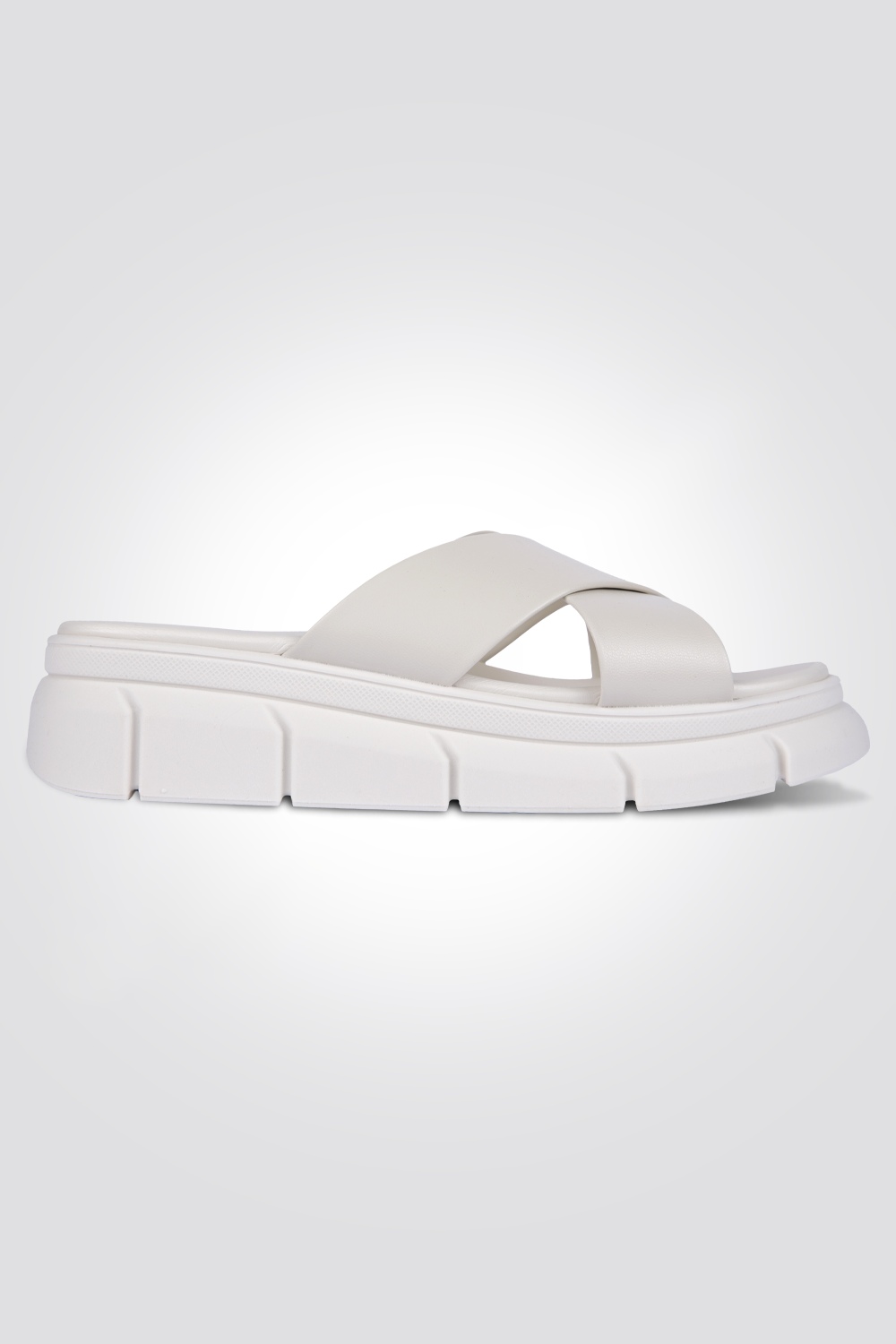 כפכפים מבית המותג LADY COMFORT, בעלות מדרס פנימי שעוטף את הרגל ומספק נוחות מירבית.