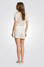 מכנסיים קצרים כפתורים דקורטיביים בצבע אופווייט