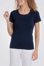 טישירט עם עיטורים בצווארון בצבע נייבי