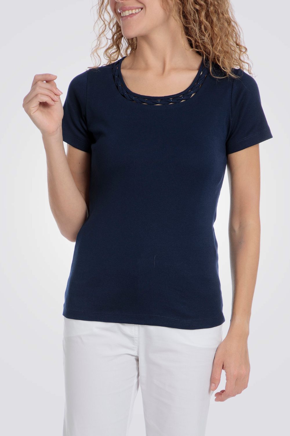 טישירט עם עיטורים בצווארון בצבע נייבי