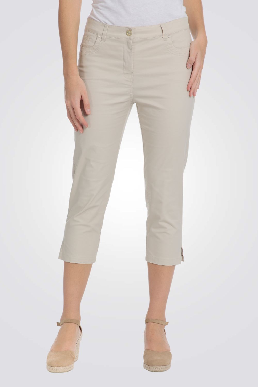 מכנסי קפרי שסעים בצדדים בצבע בז'
