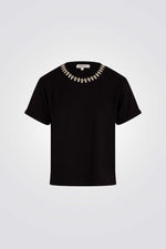 טישירט אוברסייז עיטור תכשיט בצבע שחור