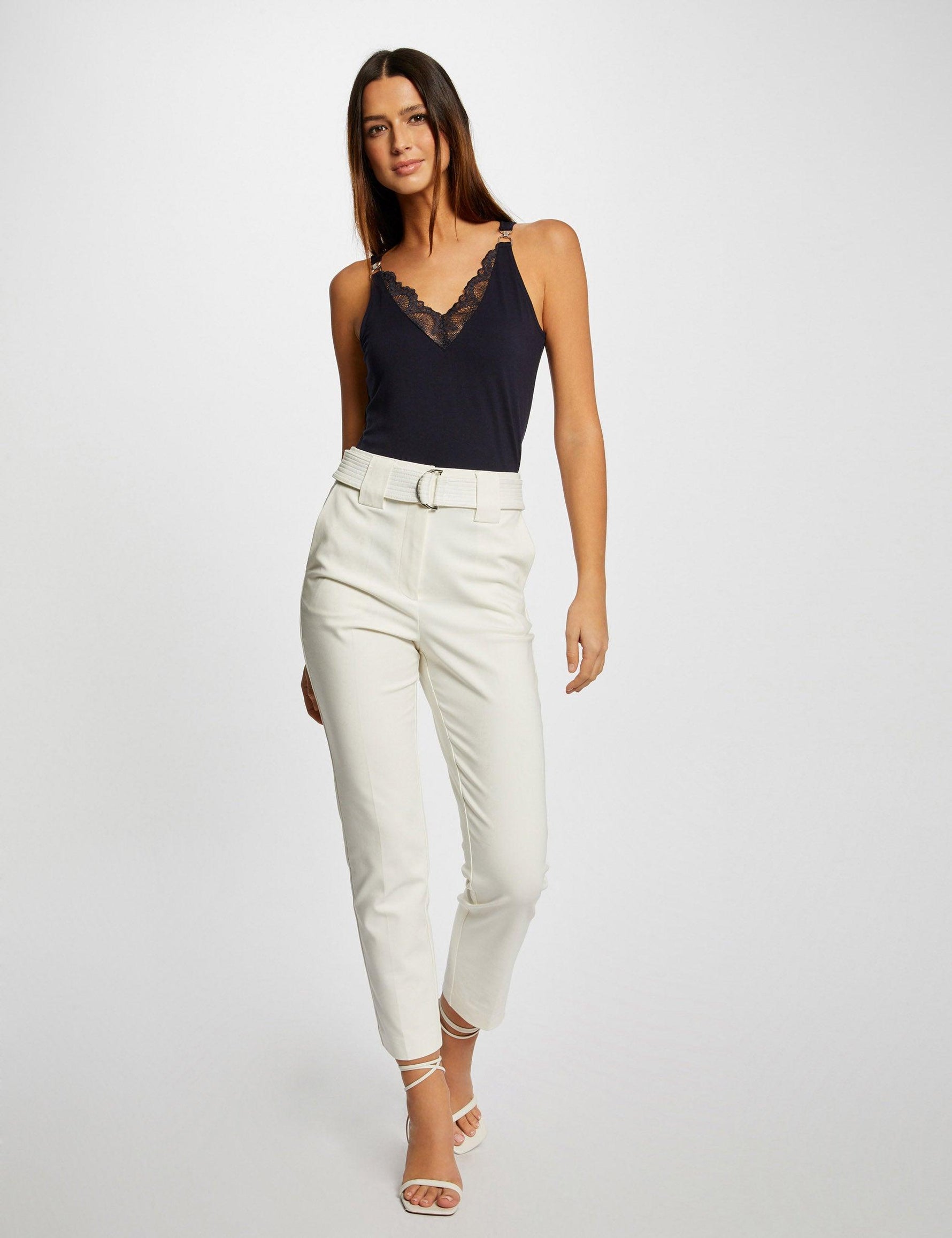 גופיית תחרה בצבע נייבי - MASHBIR//365