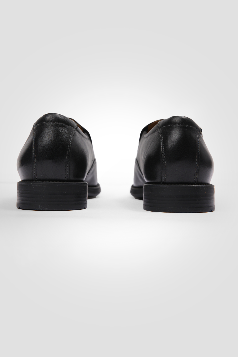 נעלי עור אלגנטיות לגברים בצבע שחור