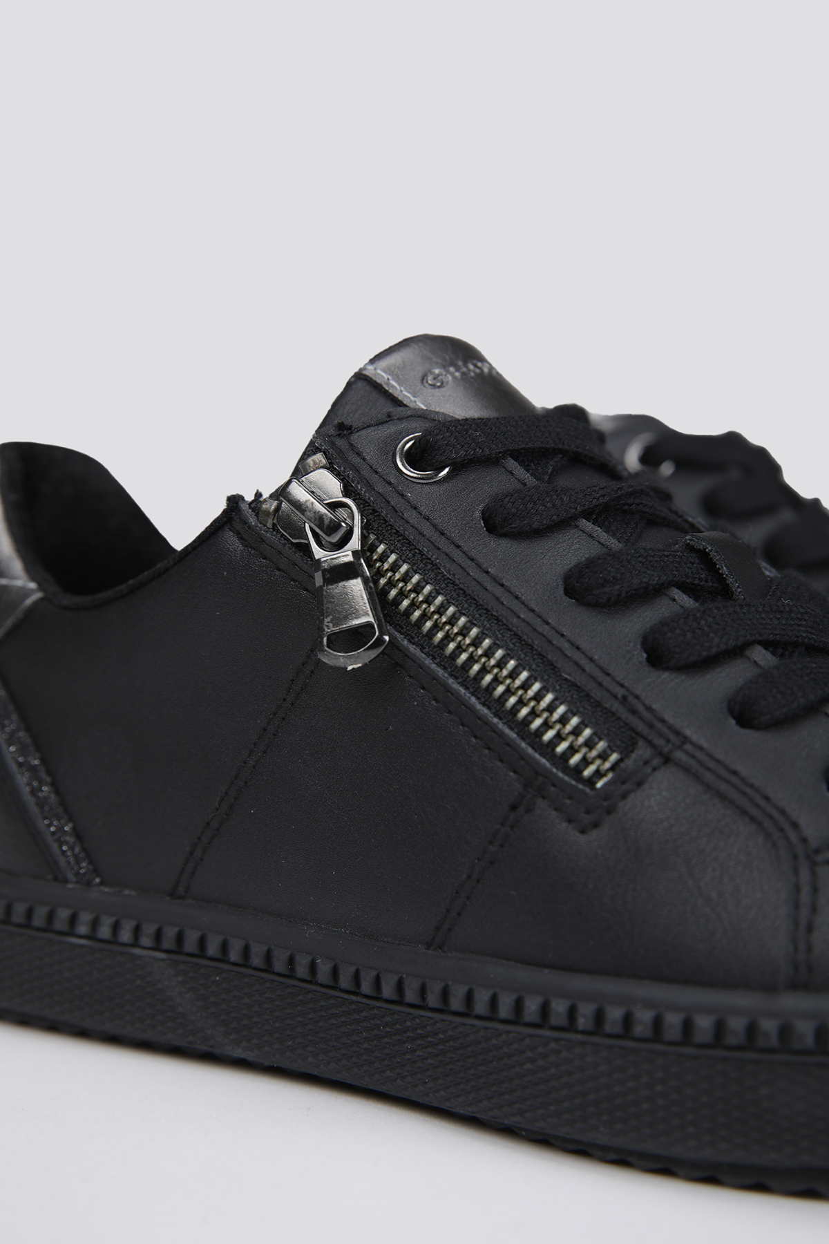 נעלי סניקרס עם רוכסן צדדי | גאוקס