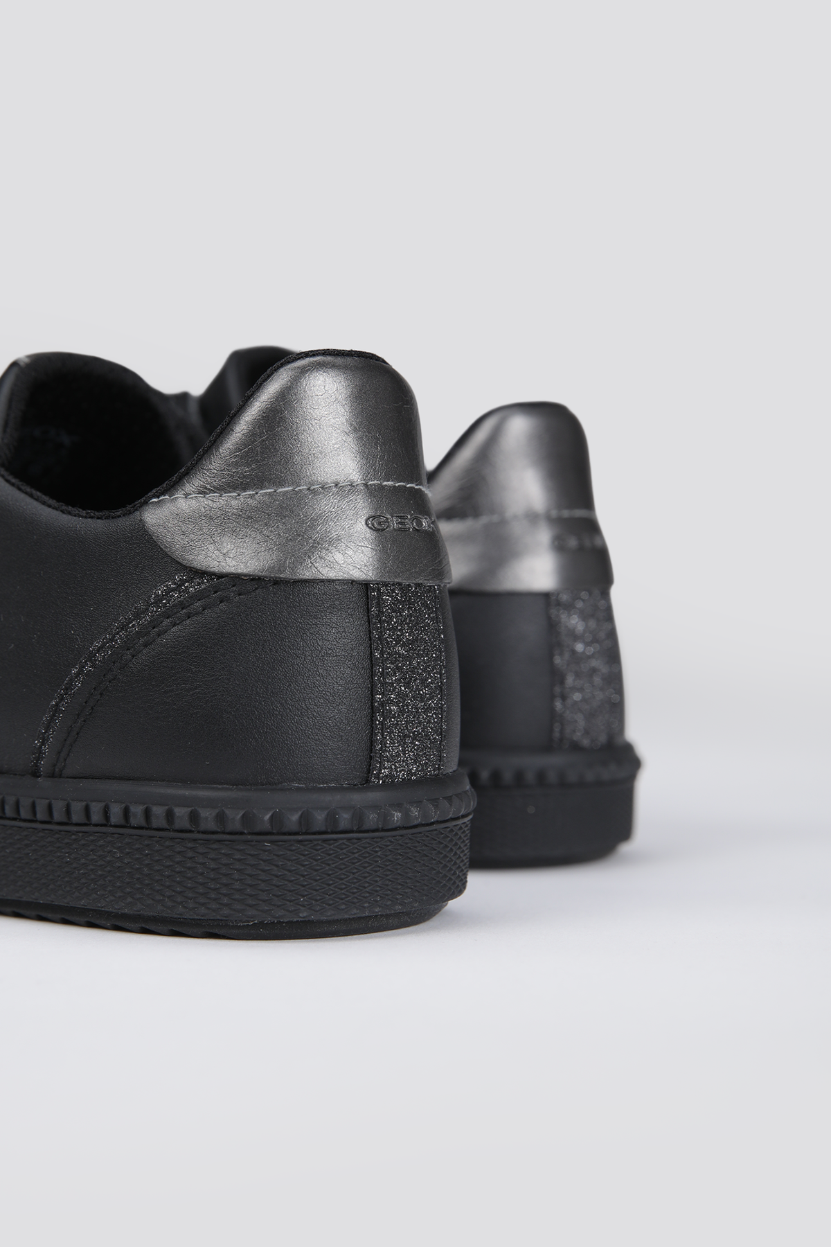 נעלי סניקרס עם רוכסן צדדי | גאוקס