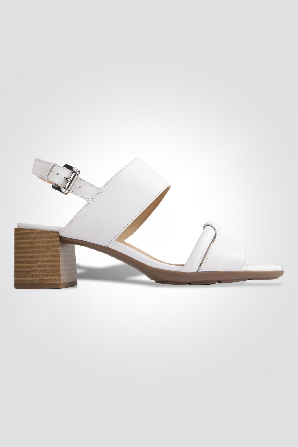 סנדלים מבית המותג GEOX, סולייה פנימית נוחה ששומרת על הרגל בכל צעד. רצועה אחורית בסגירת אבזם להתאמה מושלמת.