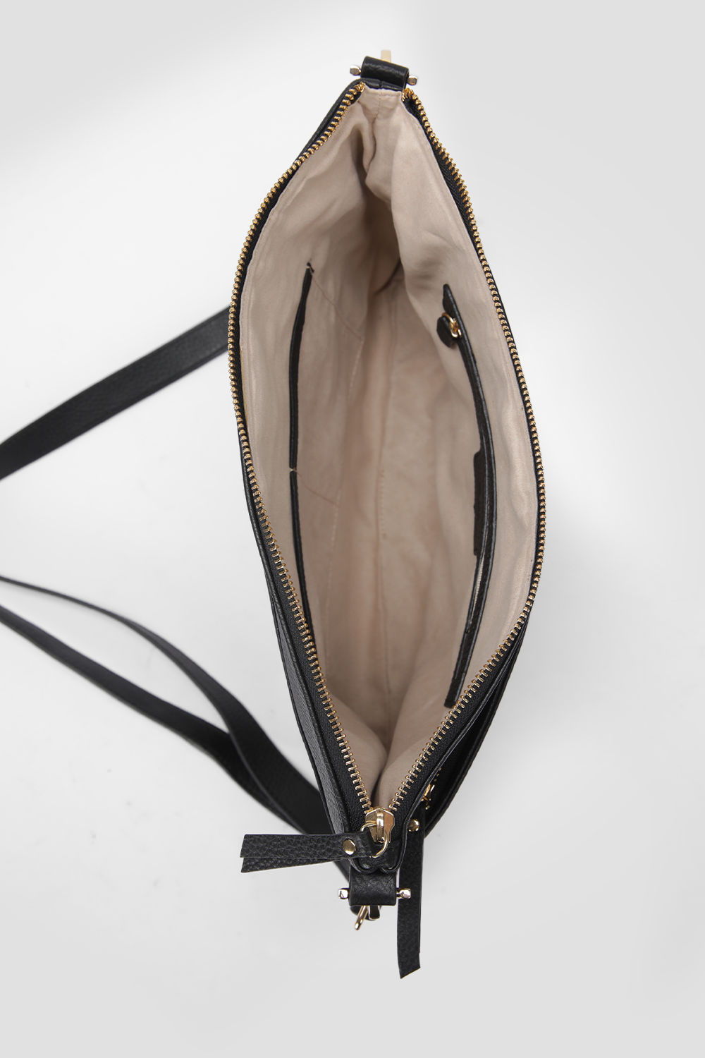 תיק צד עור בצבע שחור