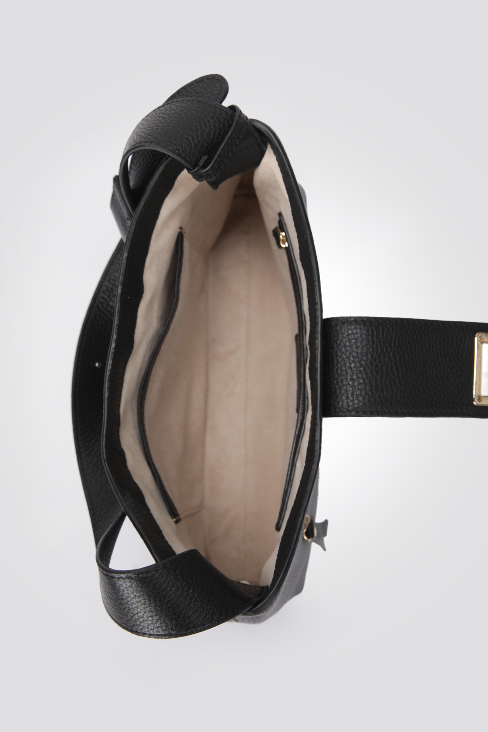 תיק צד עור SOLANGY בצבע שחור