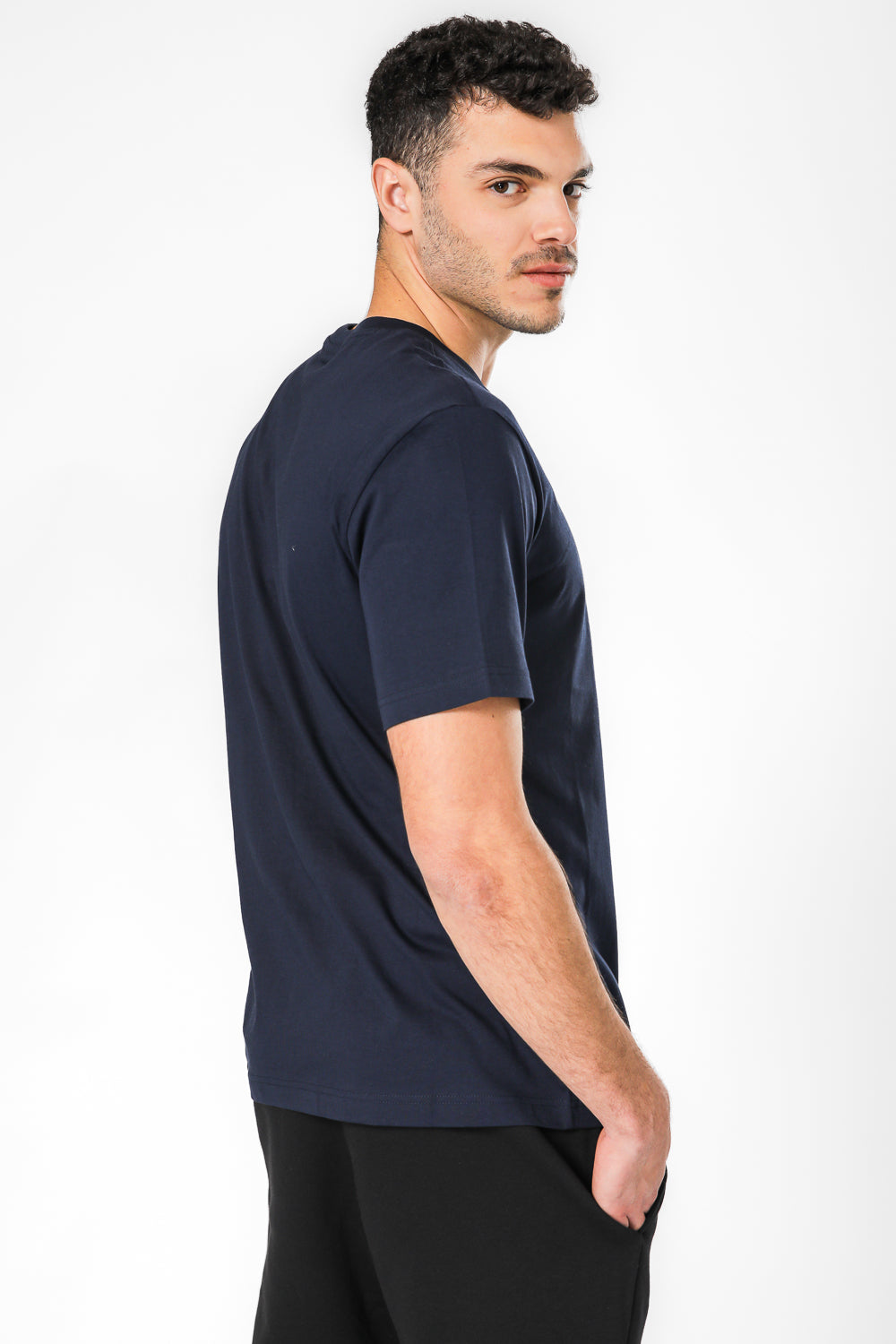 טישירט לגברים בצבע נייבי