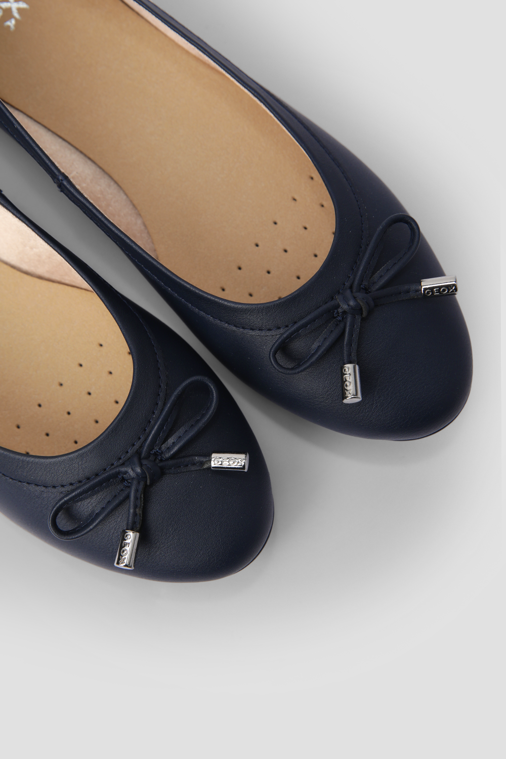 נעלי בובה עור לנשים בצבע נייבי