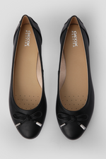 נעלי בובה עור לנשים בצבע שחור