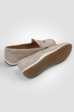 נעלי מוקסין לנשים בצבע אפור-חום