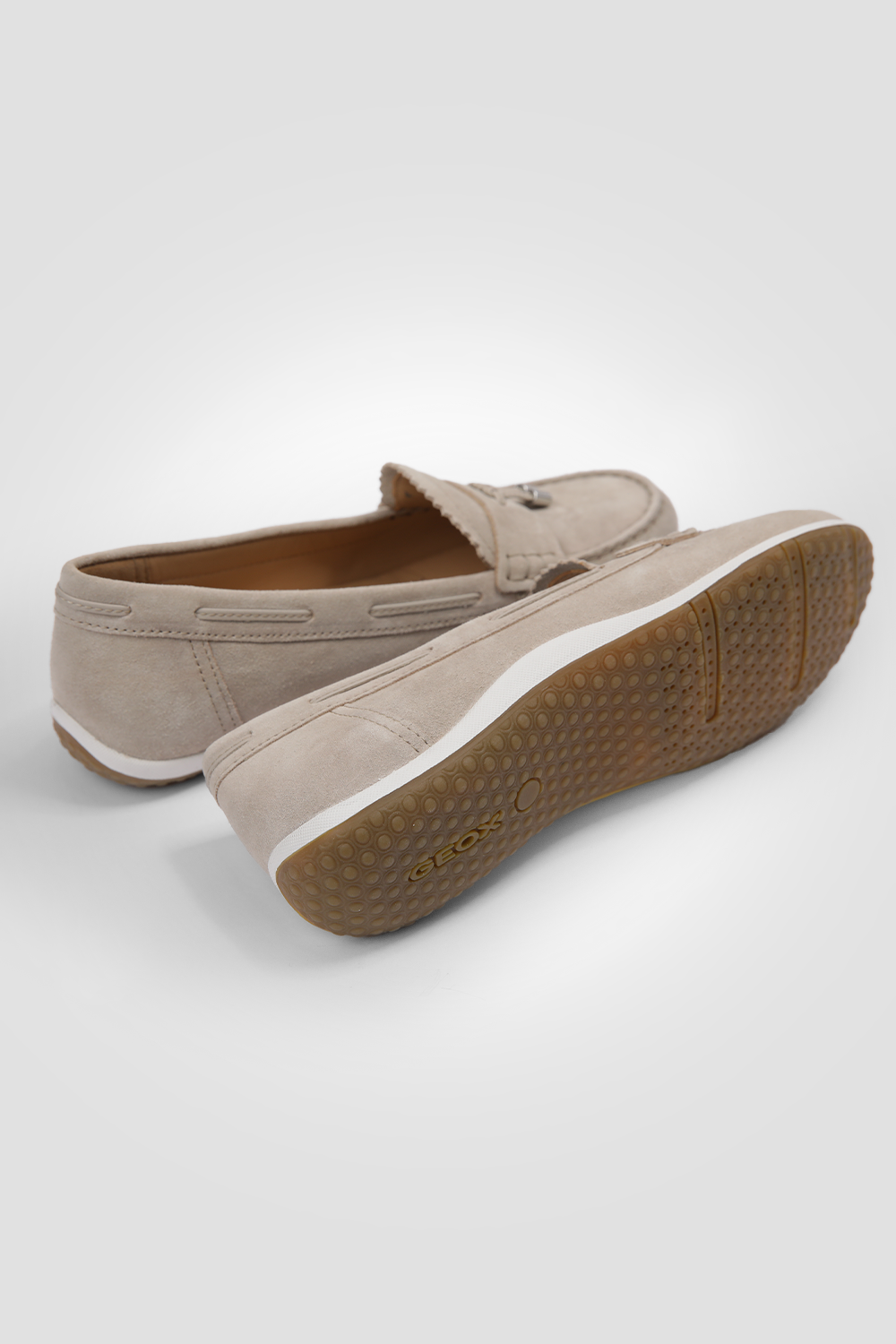 נעלי מוקסין לנשים בצבע אפור-חום