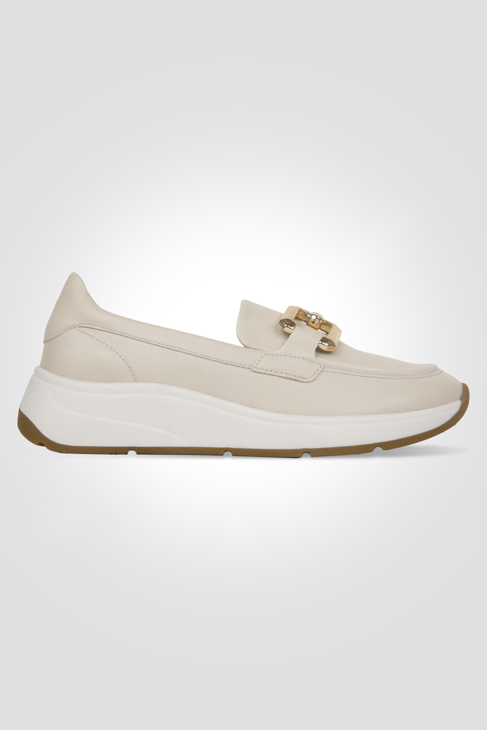 נעליים מבית המותג GEOX, בעלת מדרס פנימי שעוטף את הרגל ומספק נוחות בלתי מתפשרת בכל צעד.