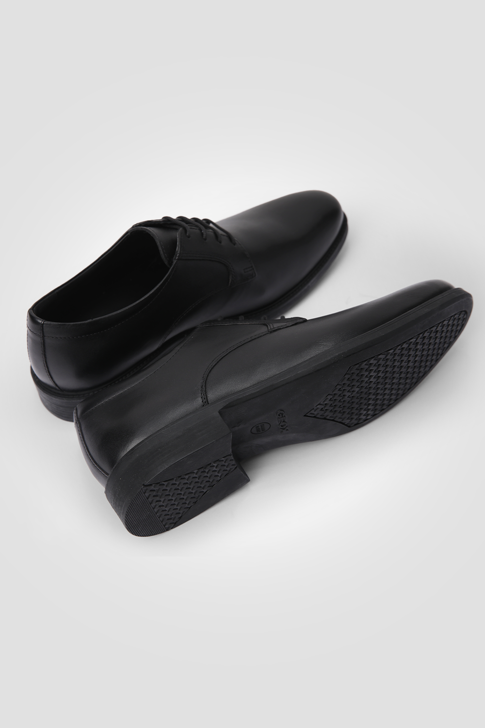 נעליים אלגנטיות לגברים בצבע שחור