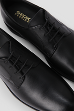 נעליים אלגנטיות לגברים בצבע שחור