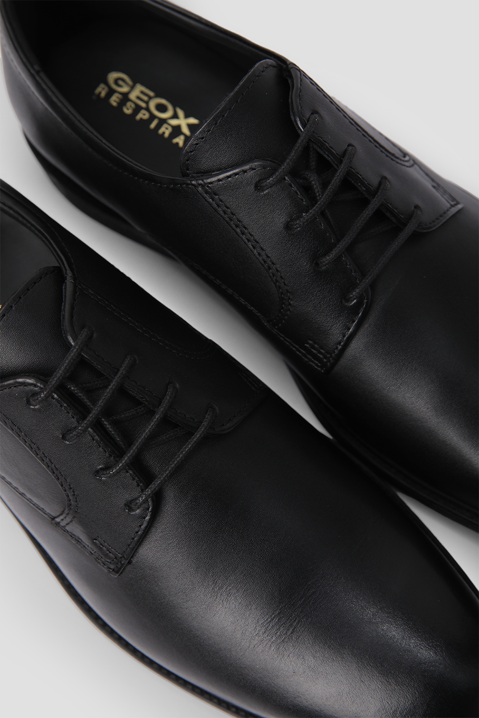 נעליים אלגנטיות לגברים בצבע שחור