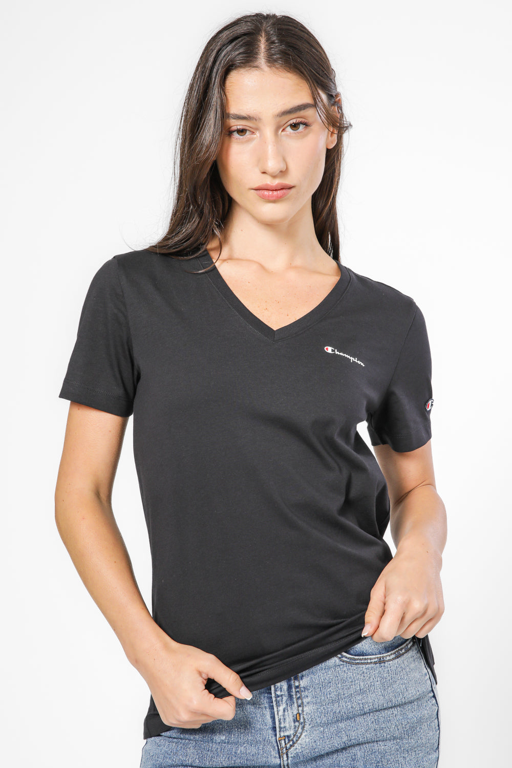 חולצה מבית המותג CHAMPION משלבת בצורה אולטיבטיבית בין, נוחות בלתי מתפשרת ואופנתיות מלאה.