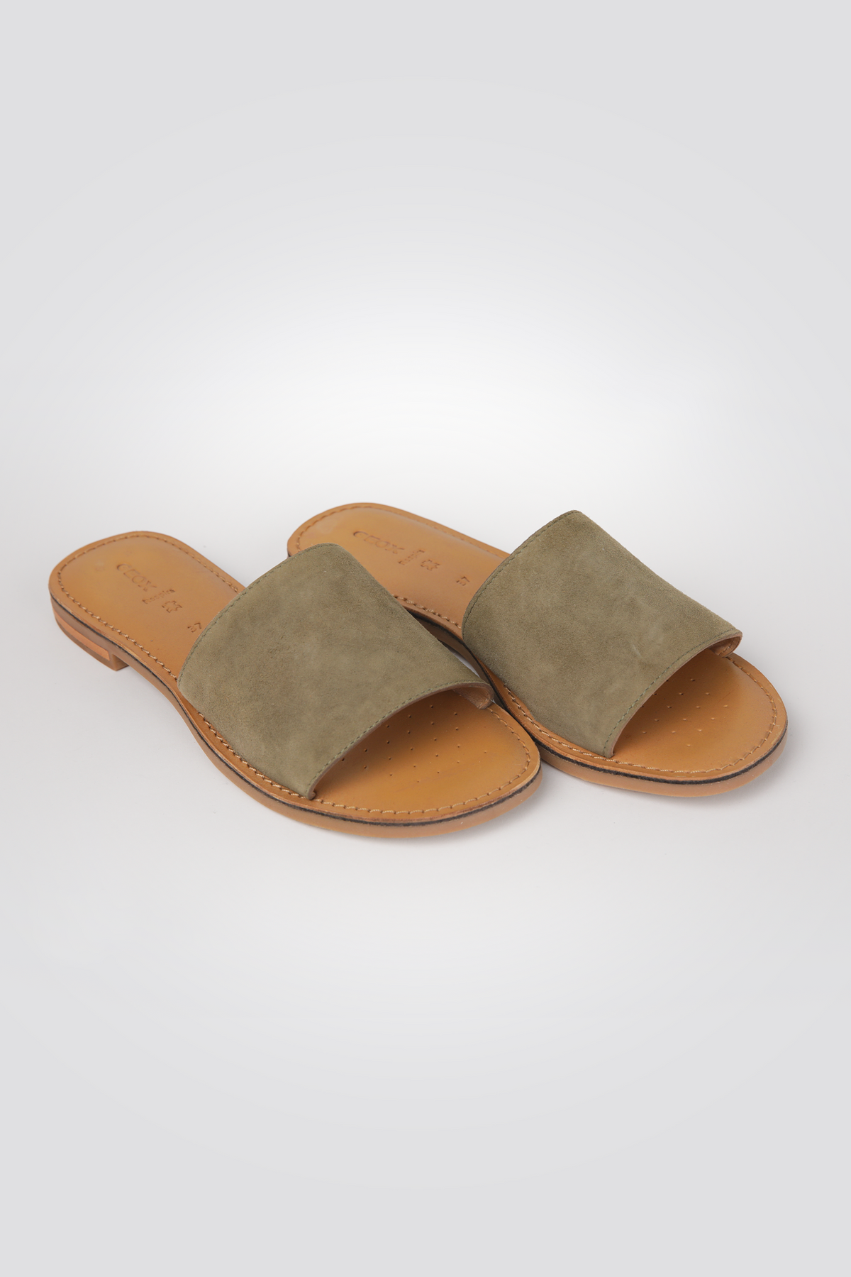 כפכפי זמש MADDALUSIAC בצבע זית