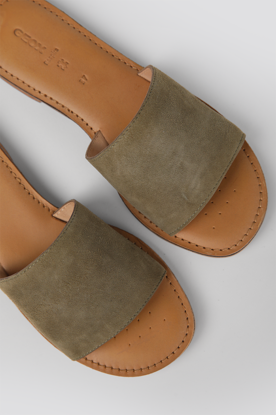 כפכפי זמש MADDALUSIAC בצבע זית