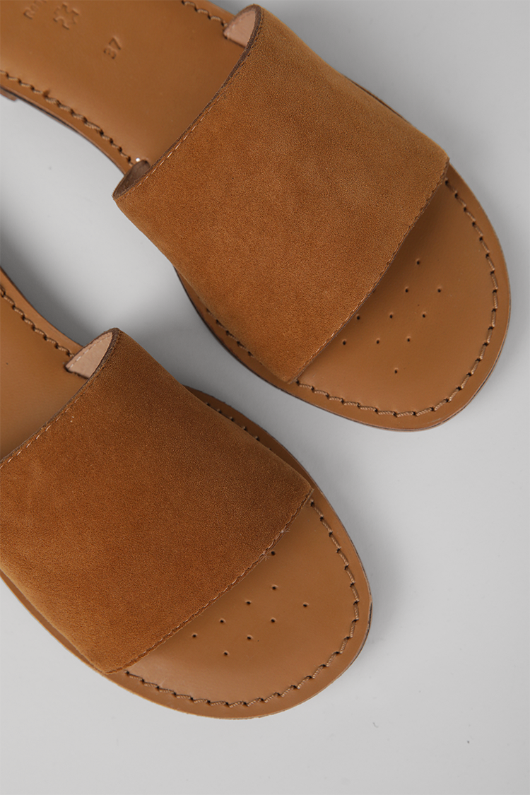 כפכפי זמש MADDALUSIAC בצבע קאמל