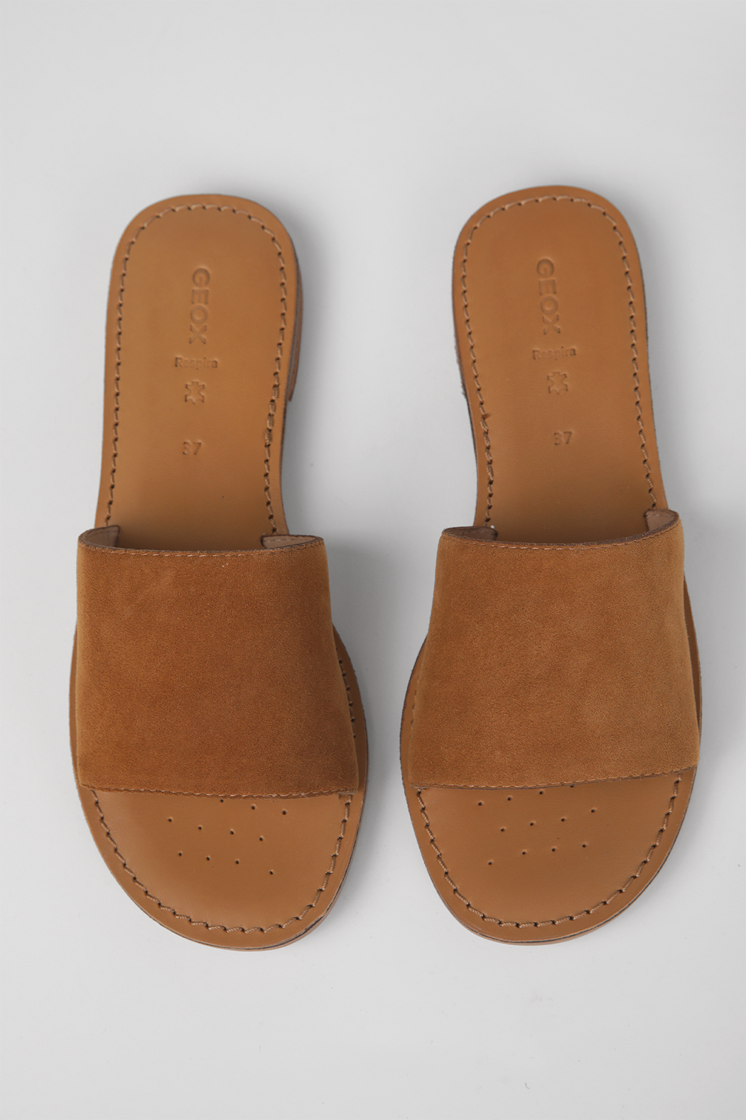 כפכפי זמש MADDALUSIAC בצבע קאמל