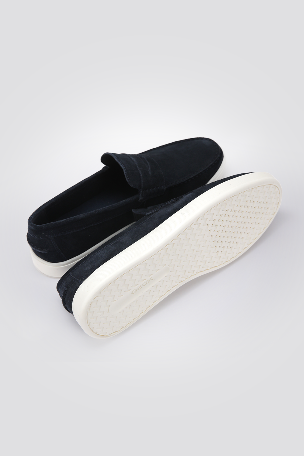 נעלי סירה לגברים במראה זמש