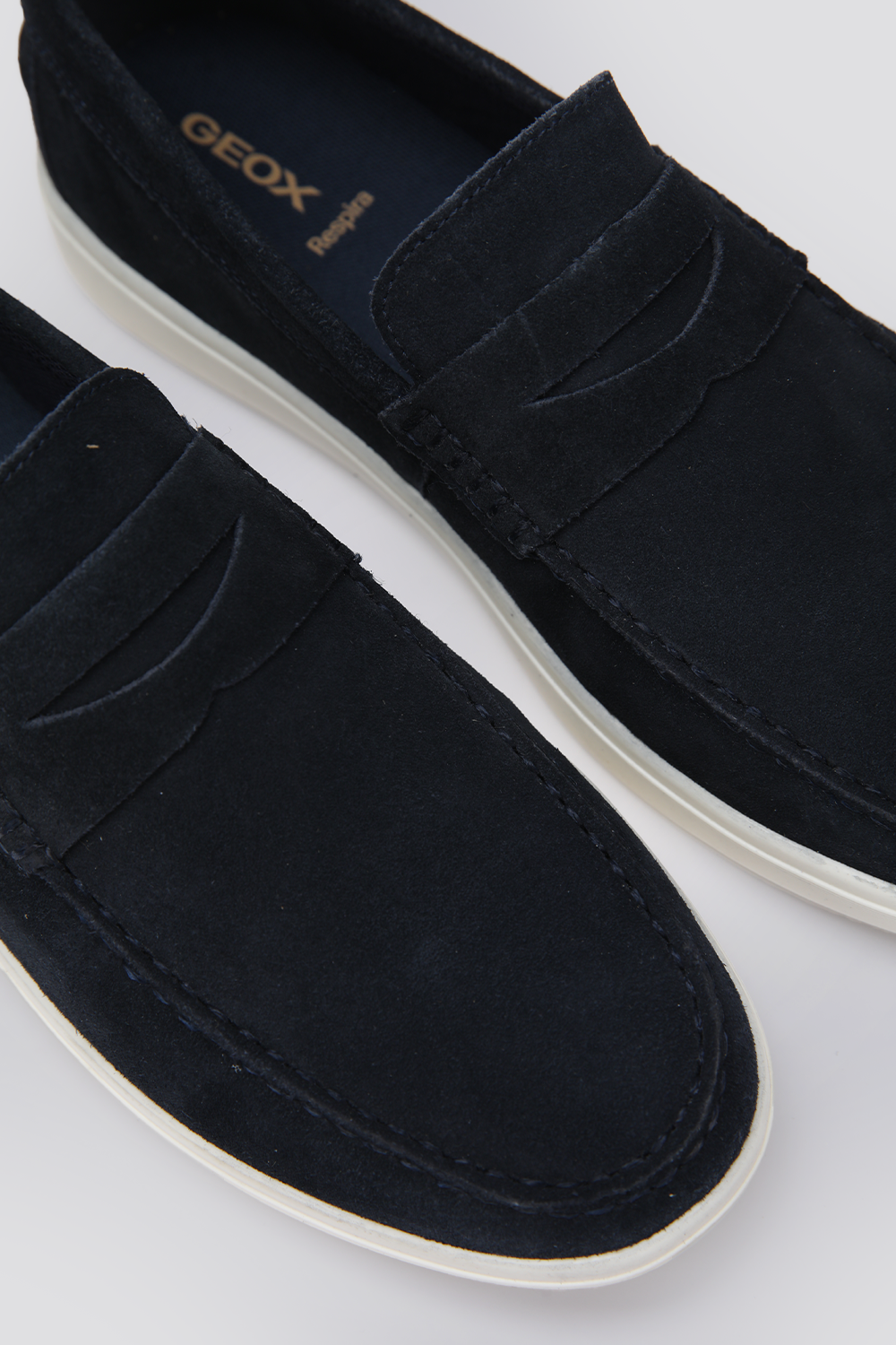 נעלי סירה לגברים במראה זמש