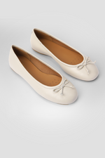 נעלי בובה עור palmaria לנשים בצבע קרם