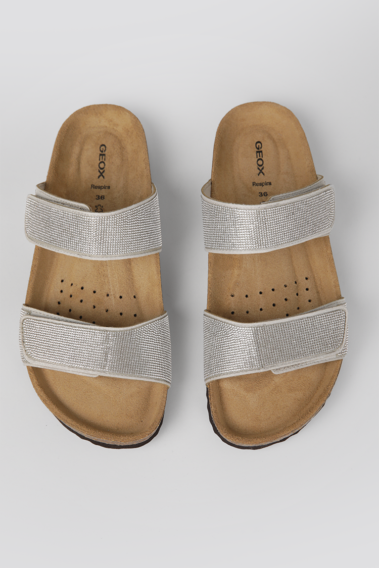 כפכפים רצועות מנצנצות בצבע כסף