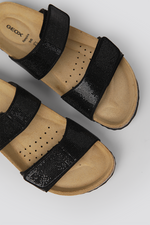 כפכפים רצועות מנצנצות בצבע שחור