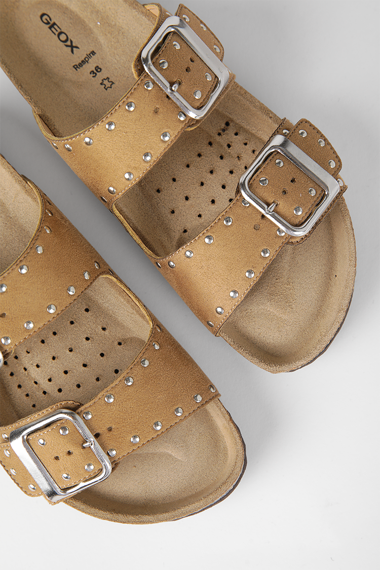 כפכפים לנשים עיטור ניטים בצבע בז'