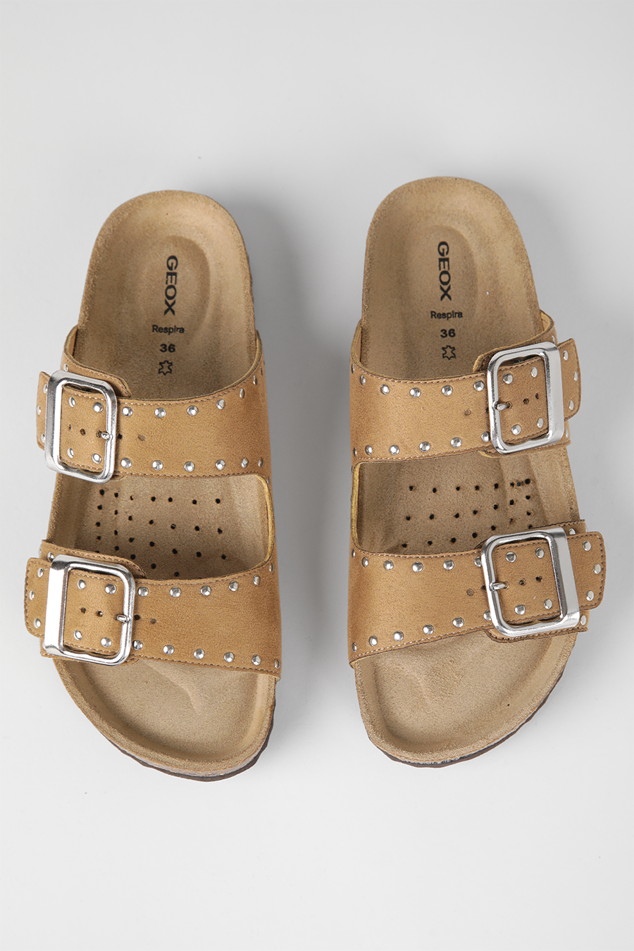 כפכפים לנשים עיטור ניטים בצבע בז'