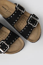 כפכפים לנשים עיטור ניטים בצבע שחור