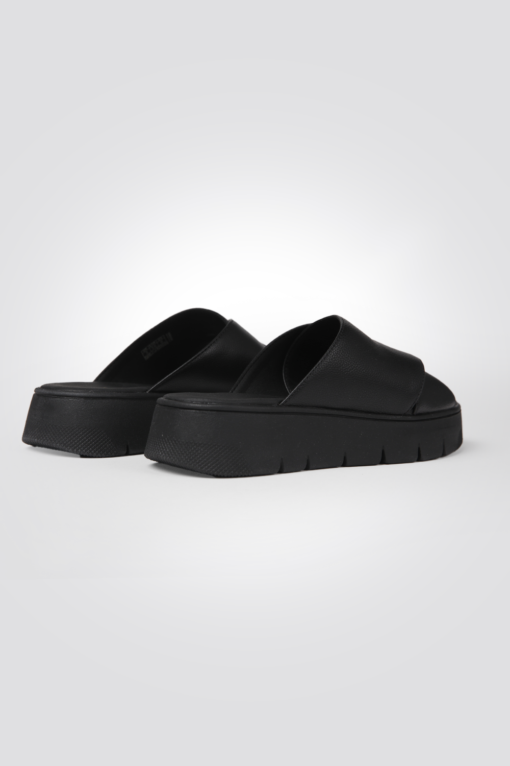 כפכפי עור לנשים רצועות מוצלבות בצבע שחור