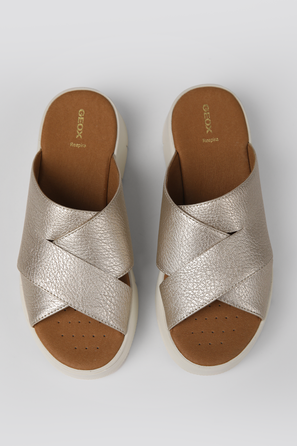 כפכפי עור לנשים רצועות מוצלבות בצבע זהב