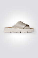 כפכפי עור לנשים רצועות מוצלבות בצבע זהב