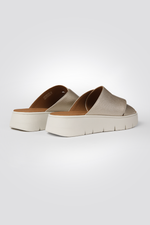 כפכפי עור לנשים רצועות מוצלבות בצבע זהב