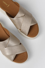 כפכפי עור לנשים רצועות מוצלבות בצבע זהב