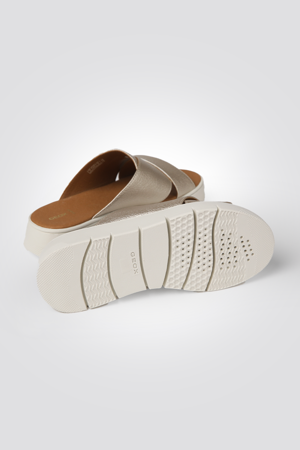 כפכפי עור לנשים רצועות מוצלבות בצבע זהב