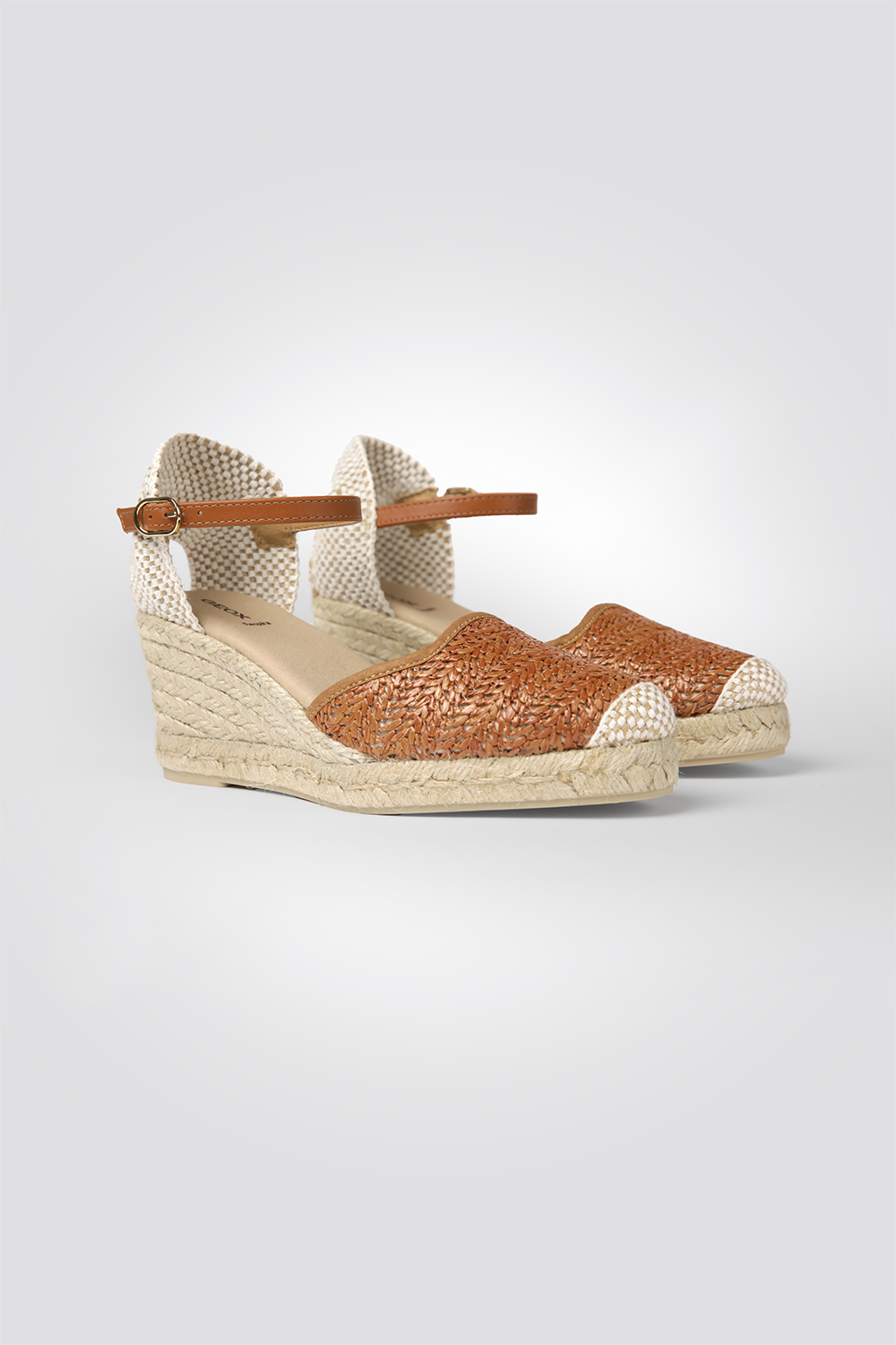 סנדלי פלטפורמה במראה קש בצבע קאמל