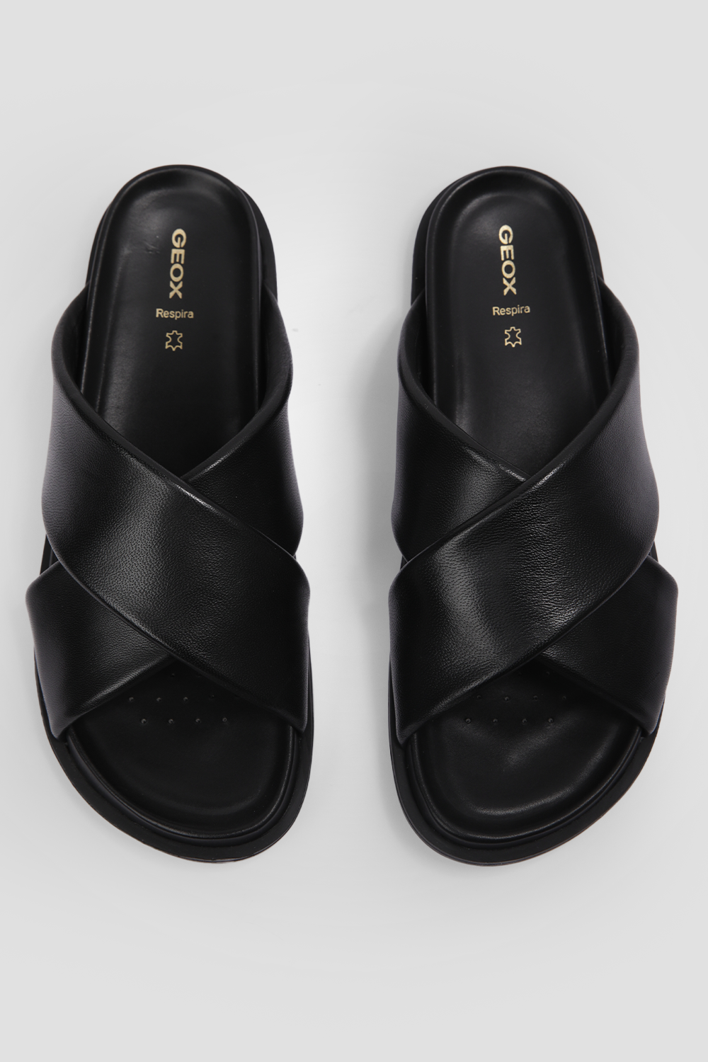 כפכפים רצועות מוצלבות לנשים בצבע שחור