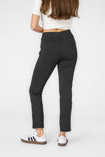 טייץ 7/8 לנשים בצבע אפור כהה