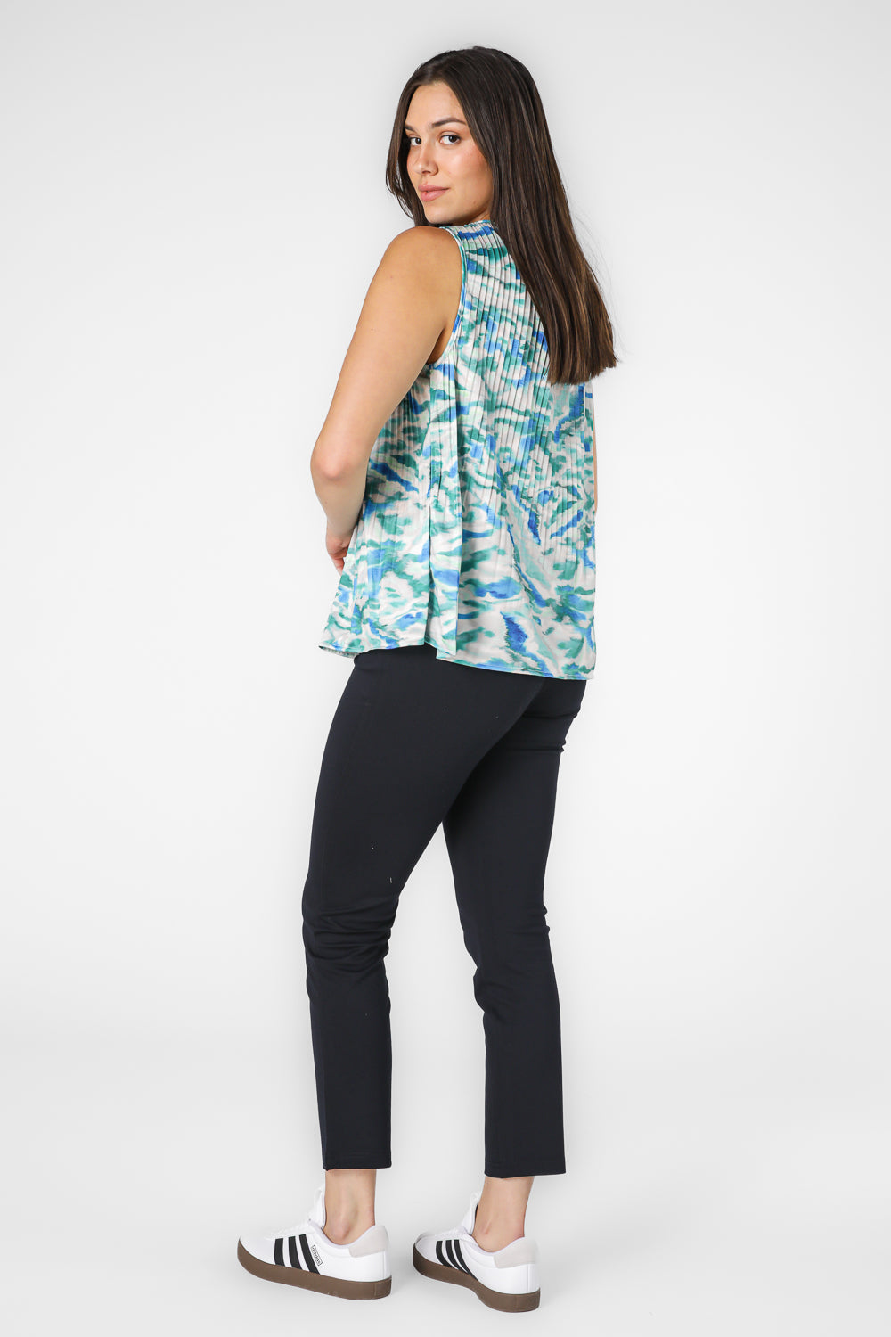 גופייה לנשים עם הדפס כחול וירוק 
